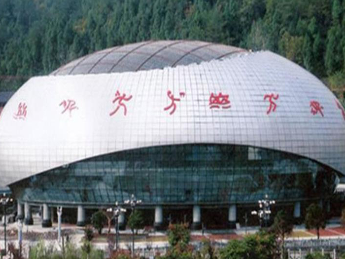 阳江体育中心球形网架加工安装